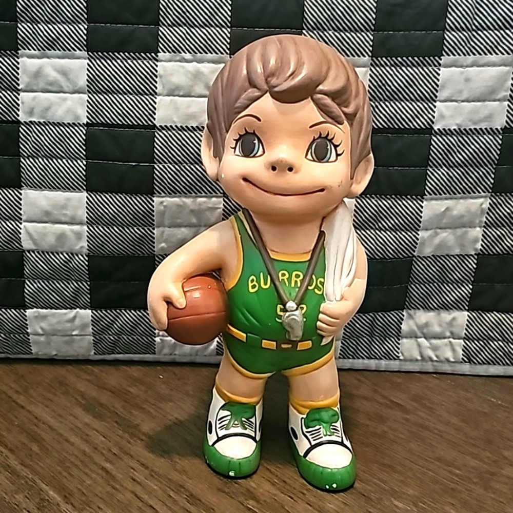 VINTAGE 1975 11 INCH CERAMIC BASKETBALL BOY